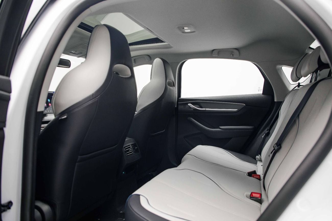 بي واي دي ديسترويار 05 DM-I Luxury 1.5L Plug in Hybrid - White Inside Grey | Export Only
