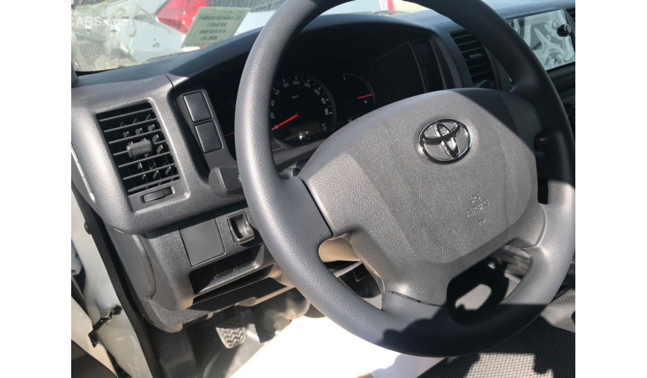 تويوتا هاياس Toyota Hiace Full option