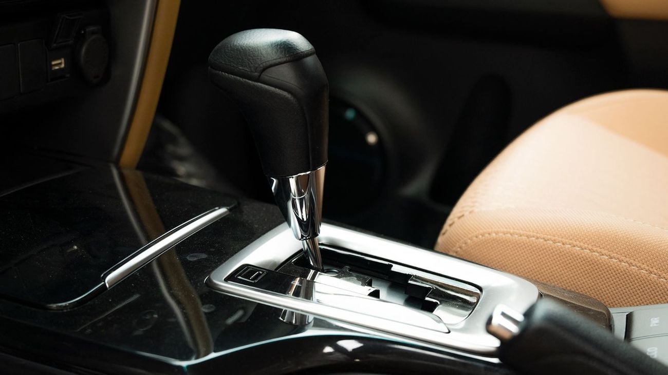 تويوتا فورتونر 2025 Toyota Fortuner 2.7L AT Petrol 4WD with Automatic AC