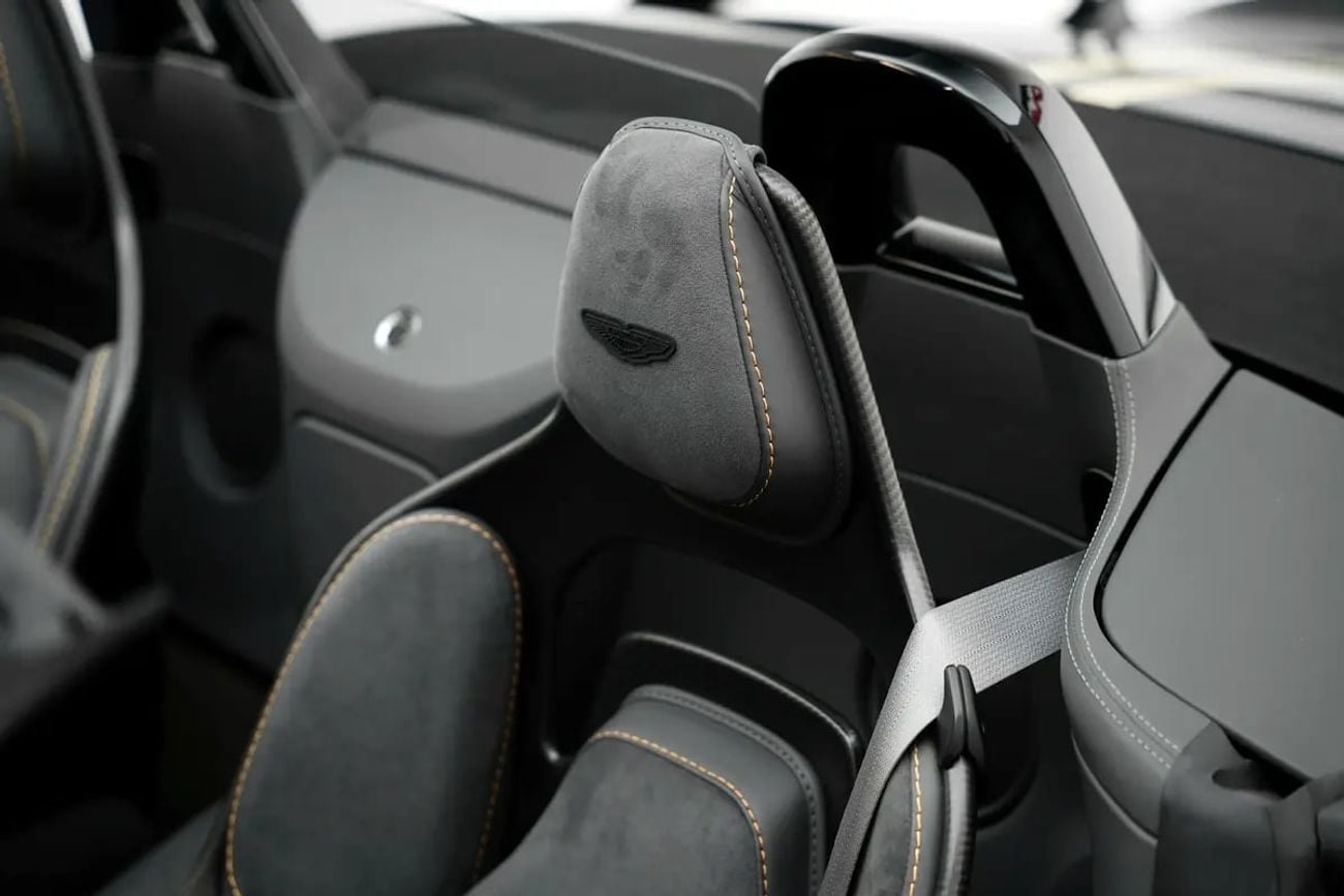 Aston Martin Vantage V12 6.0L V12