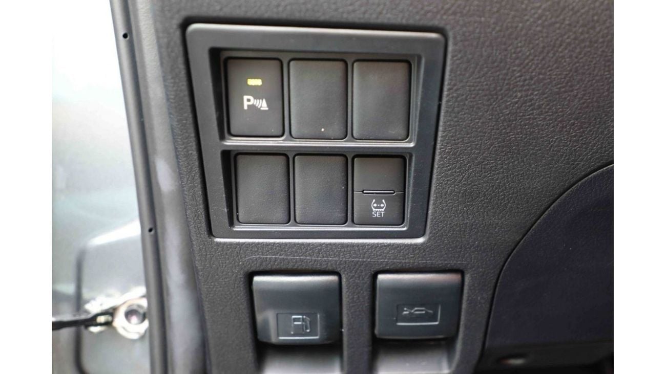 Toyota Hilux 2023 Toyota Hilux 4x4 DC 2.8 D AT SR5 - Grey inside Maroon | Export Only