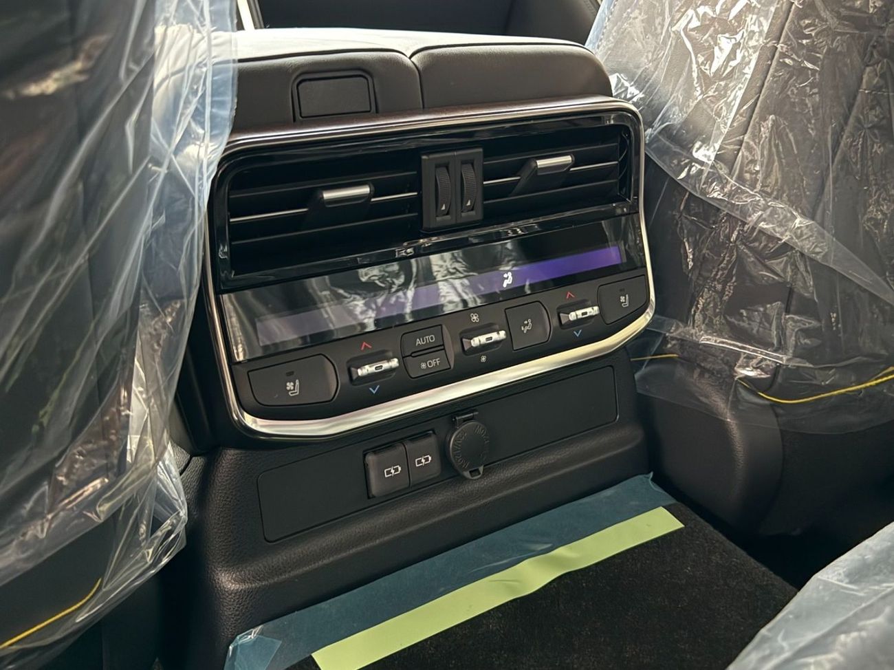 Toyota Land Cruiser 2026 LAND CRUISER 300 VX-HIGH 3.5 HYBRID TWINTURBO MHEV **EXPORT ONLY**التصدير فقط خارج الخليج***