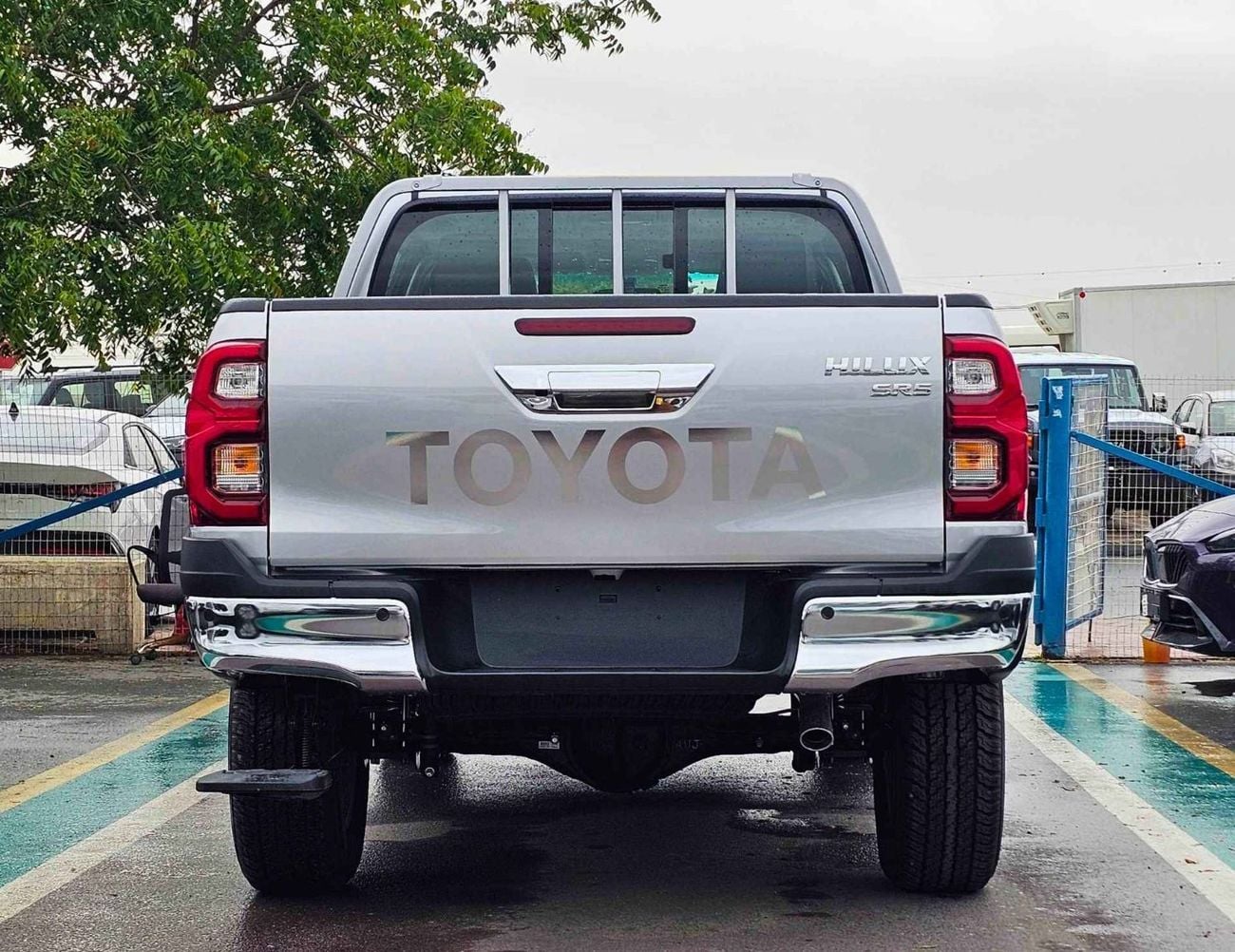 تويوتا هيلوكس SR5 TRD WOOD INTERIOR W VISOR / 4.0L PETROL V6 4WD / BLIND SPOT /REAR CHROME BUMPER / DVD+CAMERA (CO