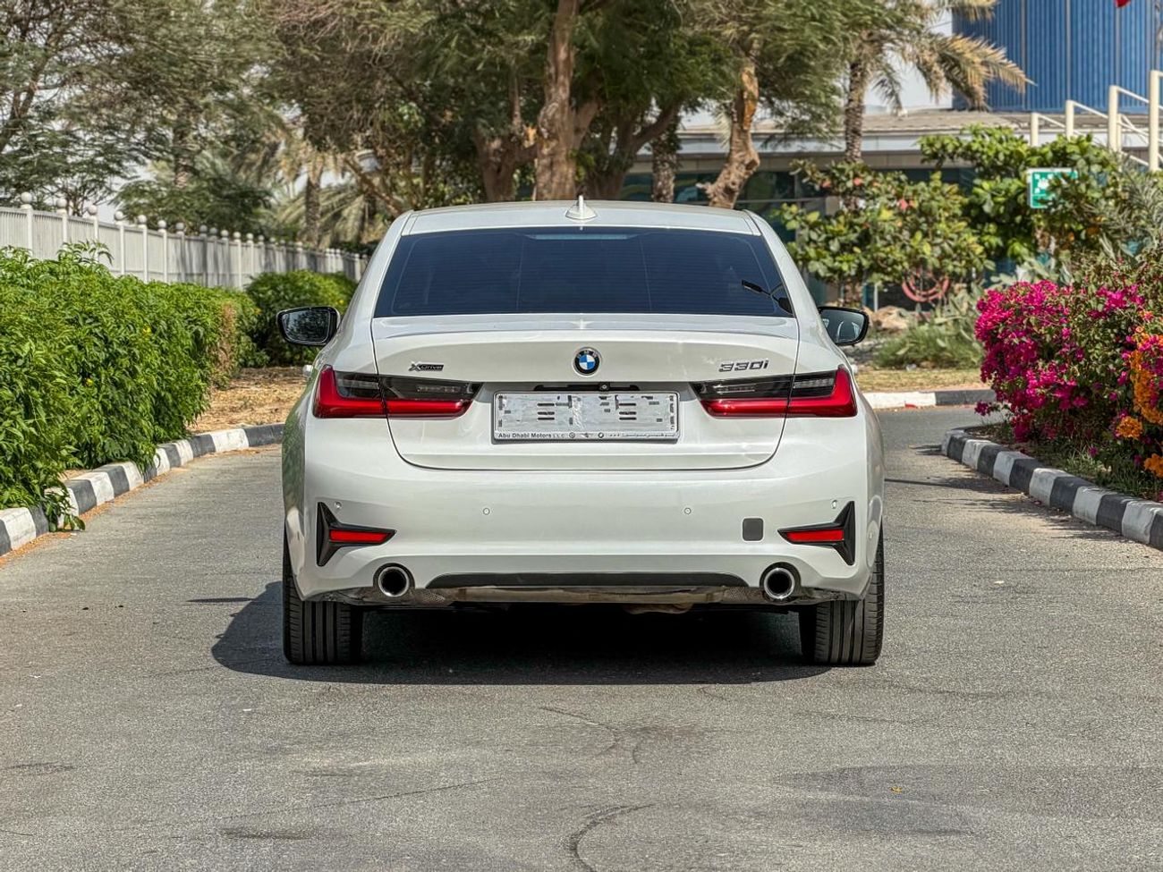 بي أم دبليو 330i Exclusive 2.0L (255 HP)