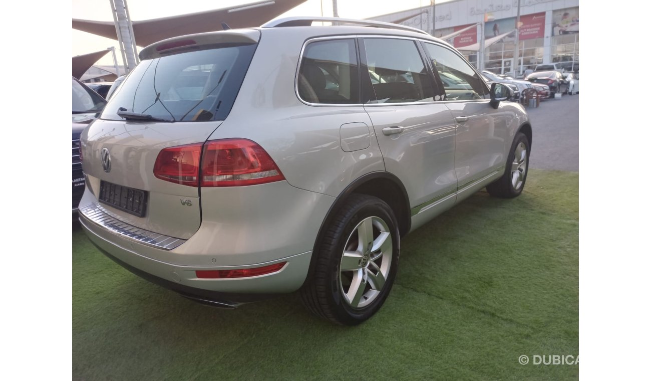 Volkswagen Touareg Gulf 2013 model, panorama leather, control stabilizer, rear camera, in excellent condition