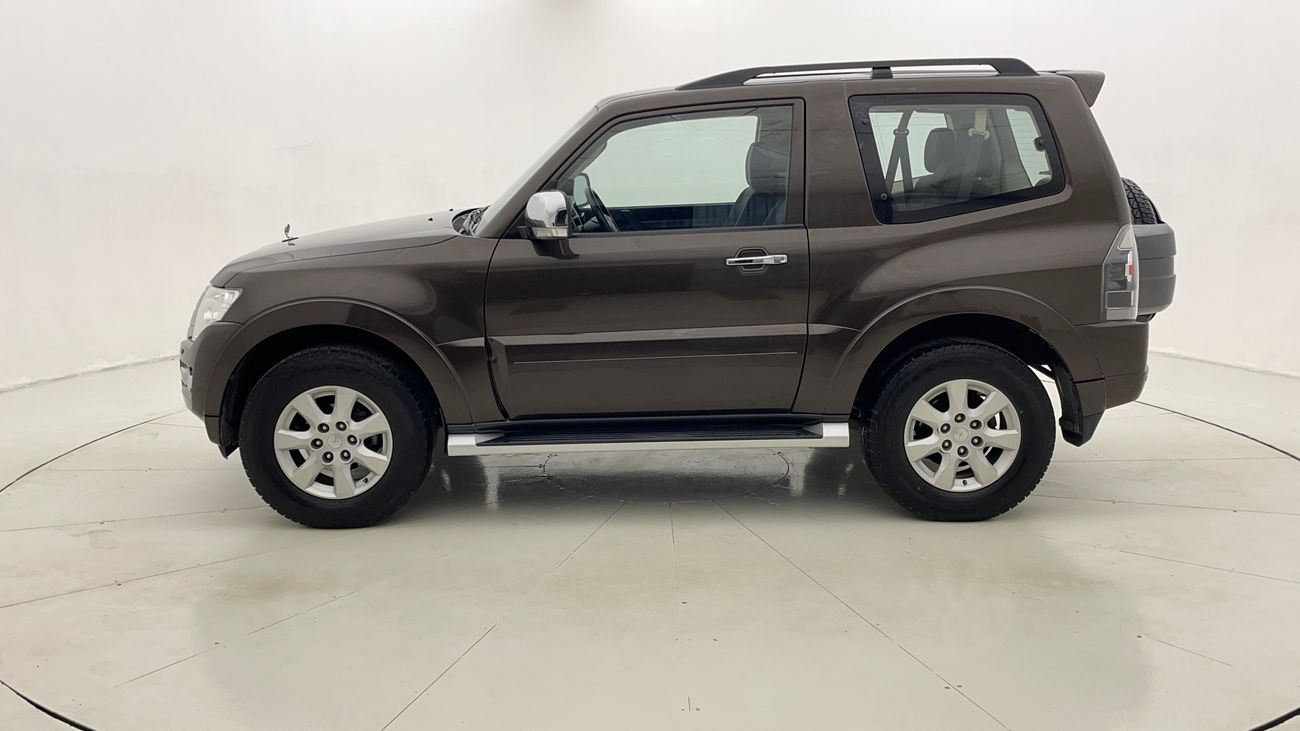 ميتسوبيشي باجيرو 2017 GLS MIDLINE SWB | AED 1101/Month | 0 DP | 30 Day Return | Warranty | Service History