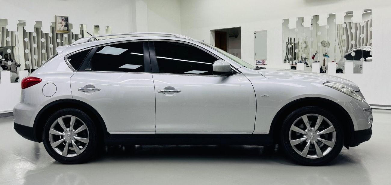 إنفينيتي QX50 Luxury 3.7L 4WD