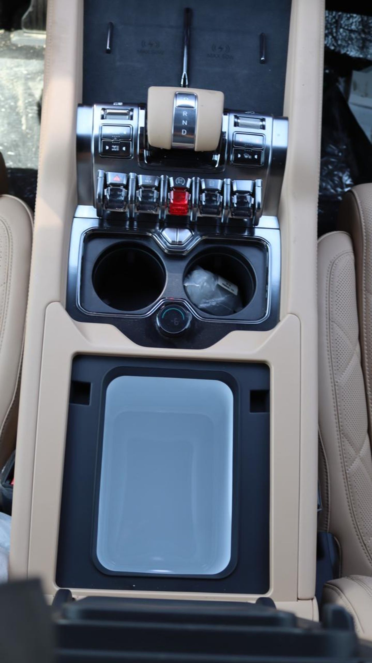 بي واي دي ليوبارد 8 Smart and Brave Flagship Edition (7 Seats) with master account and 5 years warranty evs