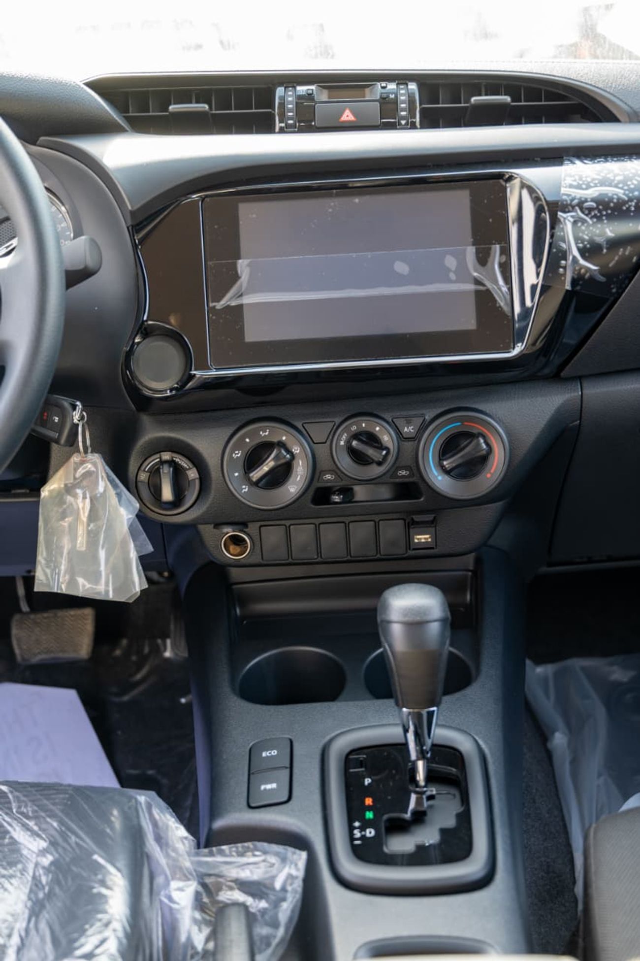 تويوتا هيلوكس 2.7L Medium Grade | Double Cabin | 4x4 | Automatic | Petrol