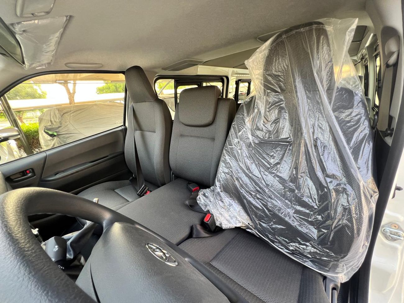 Toyota Hiace 2025 Toyota Hiace Deluxe 15-Seater Standard Low-Roof 2.5L 4-Cyl Diesel M/T RWD Only For Africa