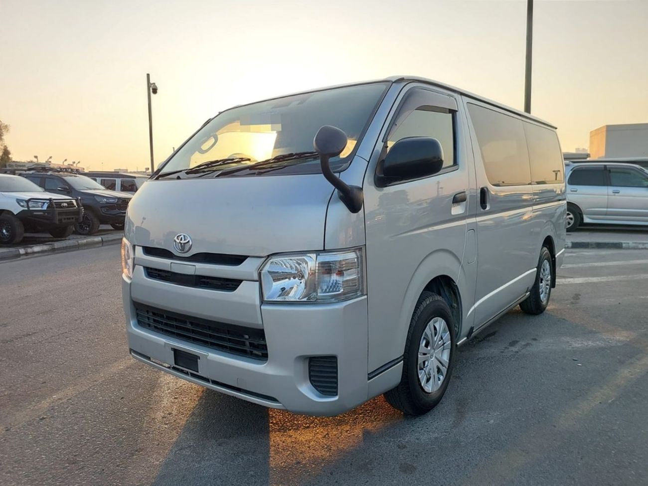 تويوتا هاياس TOYOTA HIACE VAN RHD 2018 MODEL 2.8 L DIESEL AUTOMATIC(PM05971)