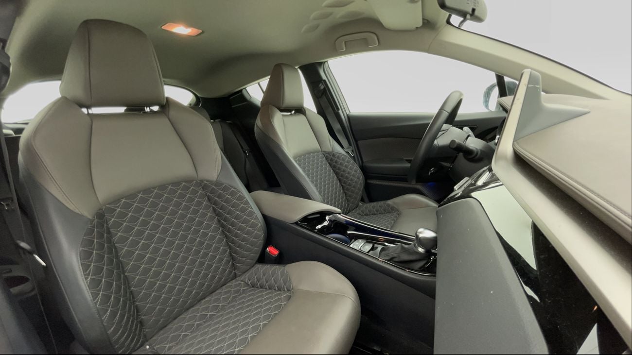 تويوتا CHR VX 1.8 | بدون دفعة مقدمة | اختبار القيادة في المنزل