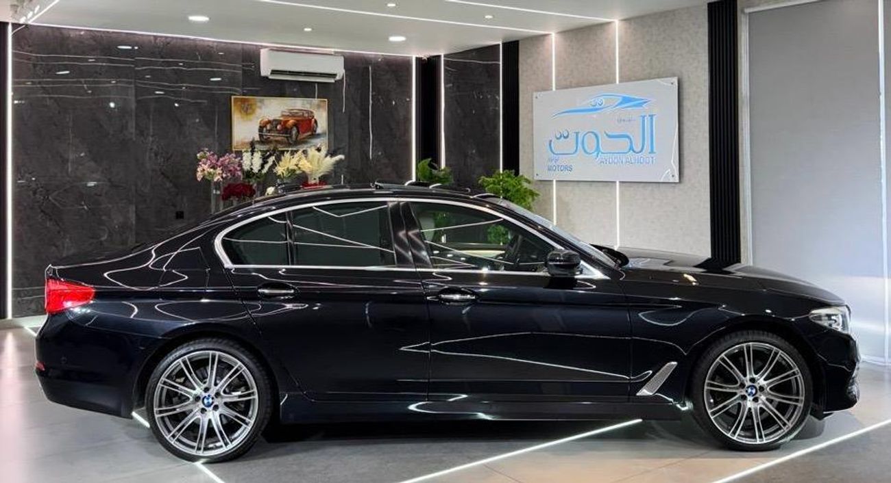 BMW 520i Middle East Edition 2.0L LUXURY ELITE BLACK BMW 520i || TOP RANGE || GCC || SCREENS || LIKE NEW || F