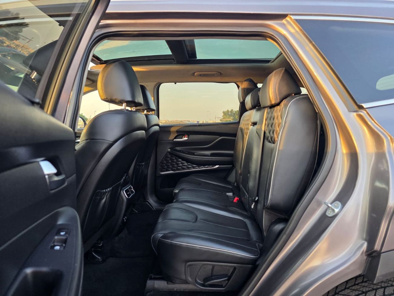 Hyundai Santa Fe limited 1.6T hybrid engine Panoramic roof and 360 camera