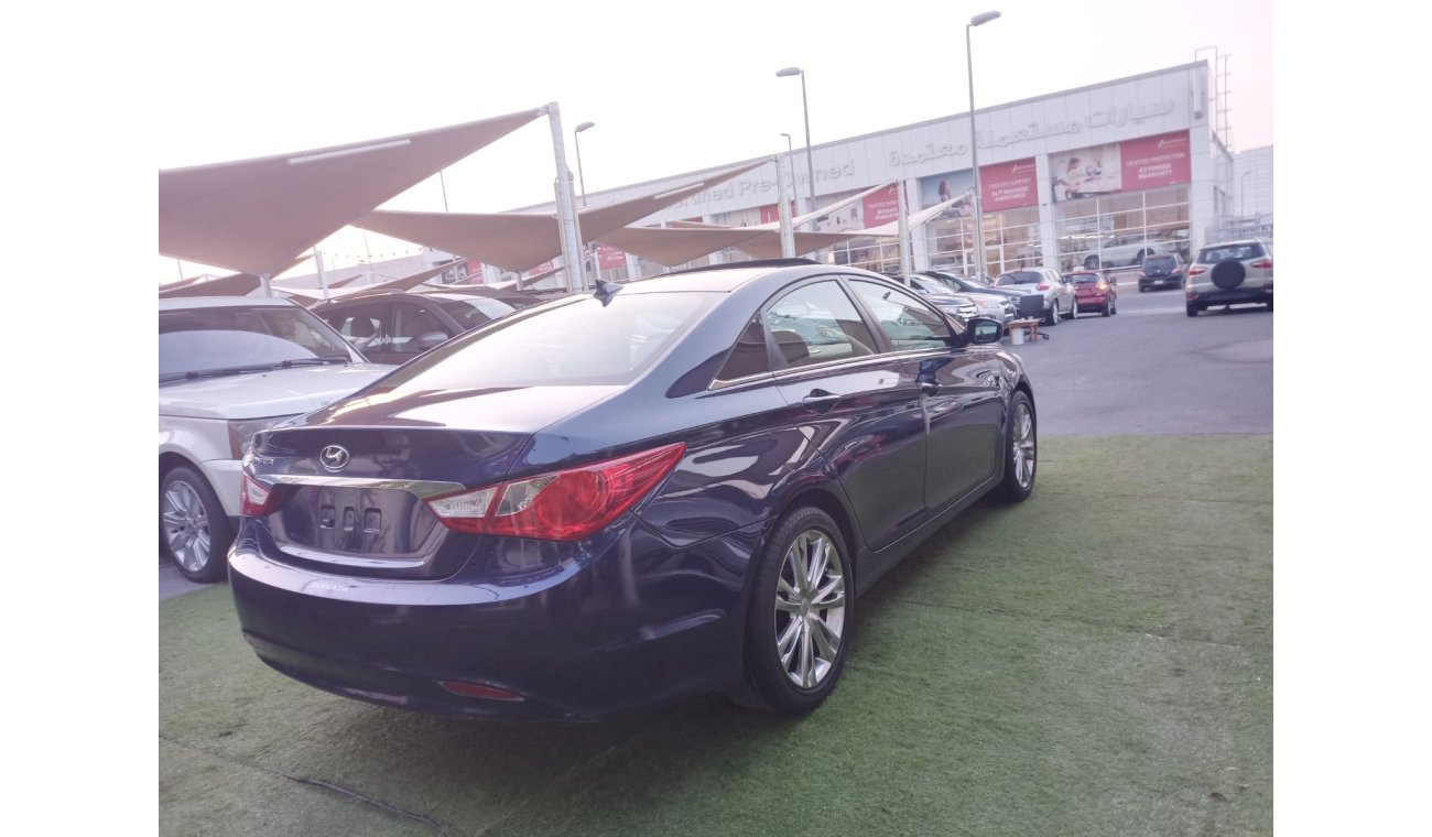 Hyundai Sonata 2012 model, cruise control slot, wheels, air conditioning sensors, power steering, fog lights, rear