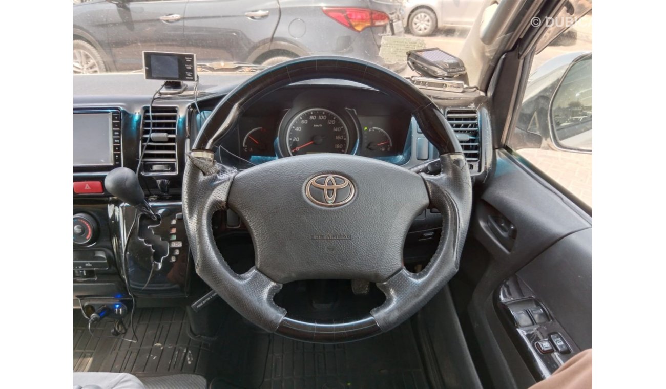 Toyota Hiace TOYOTA HIAVE VAN RIGHT HAND DRIVE (PM1304)