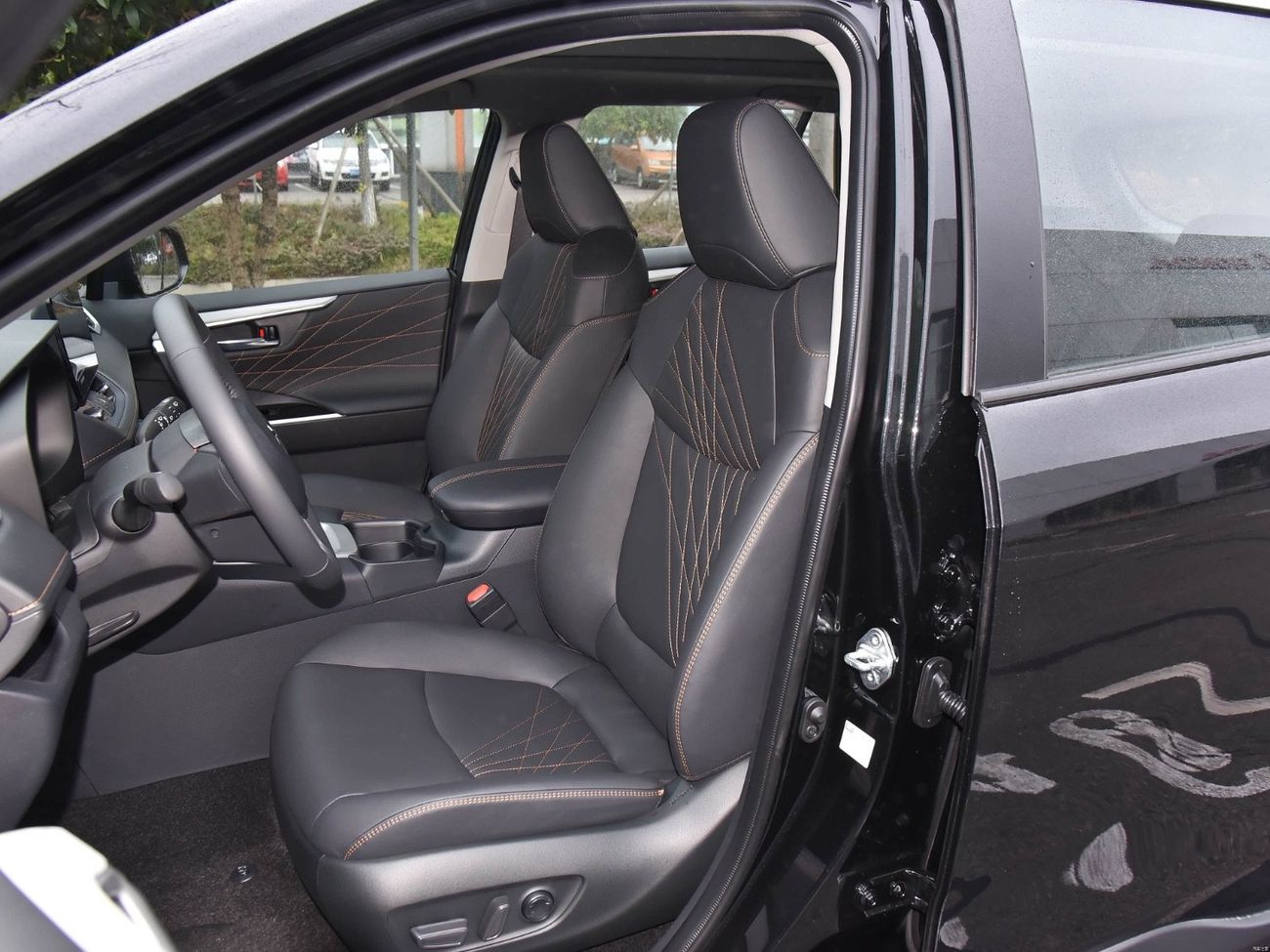 Toyota RAV4 1. 2025 RAV4 Hybrid Elite Plus: 2.5L E-Four AWD, 5.7L/100km fuel efficiency, Trail Mode for desert a