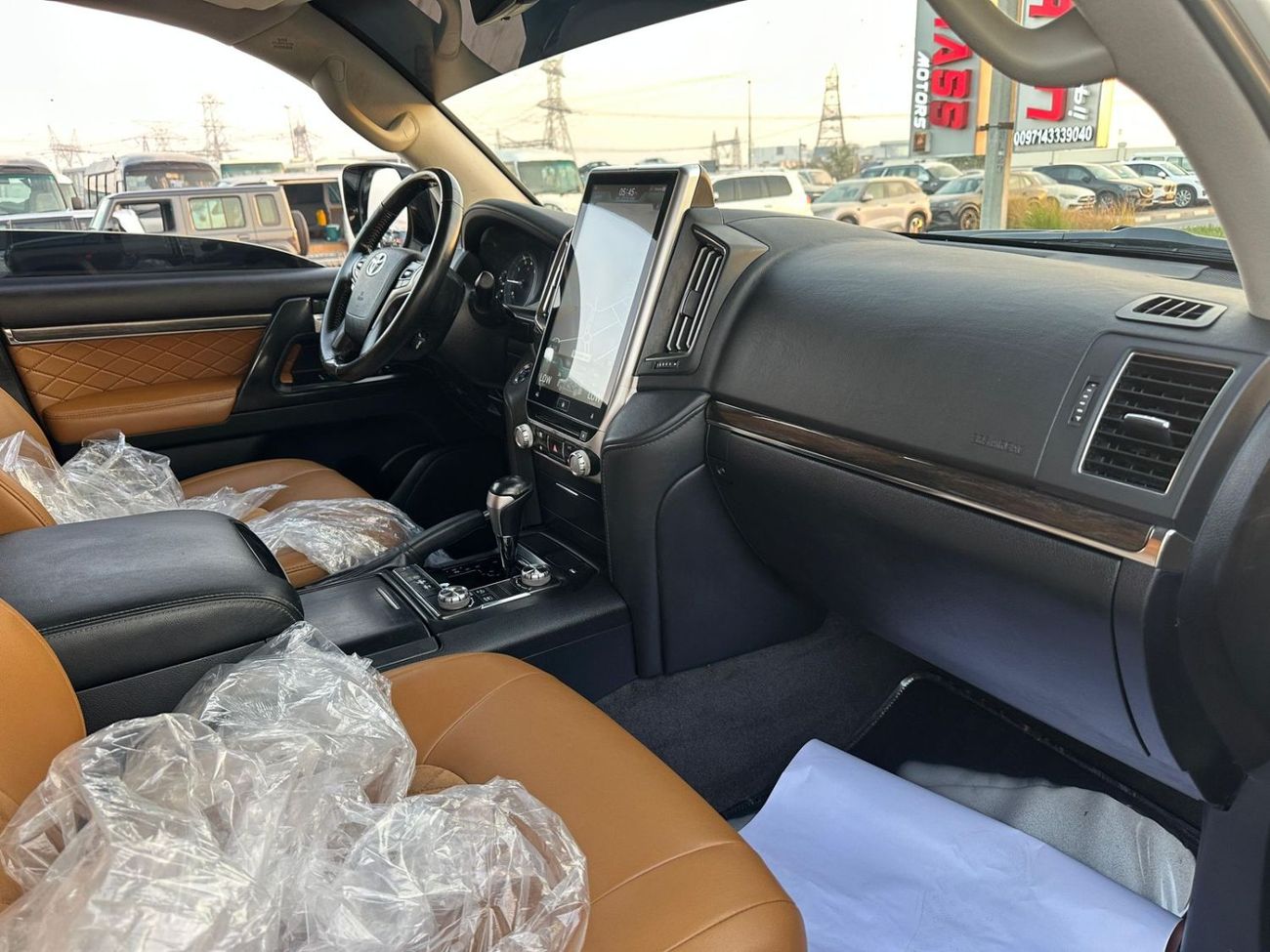 تويوتا لاند كروزر Toyota landcruise 2021Model Engine 4.0 v6 petrol GXR colour white Transmission Automatic Interior.Bl