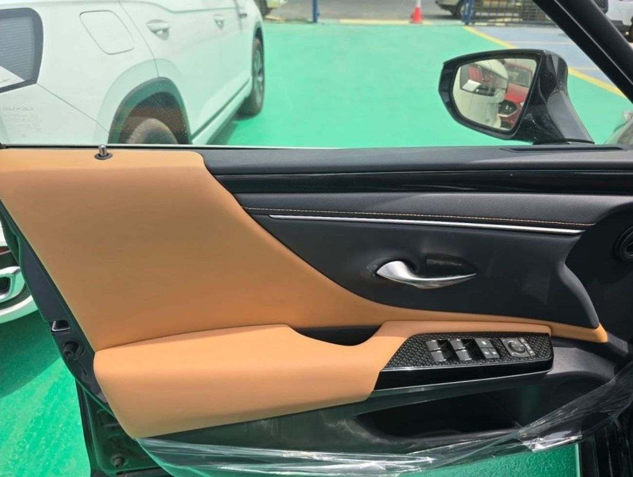 Lexus ES300h 2.5L HYBRID 2025 GCC