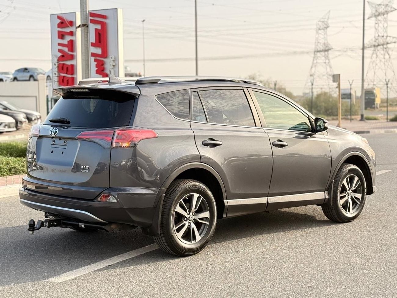 تويوتا راف ٤ XLE // sunroof,, leather seats// full option 2018