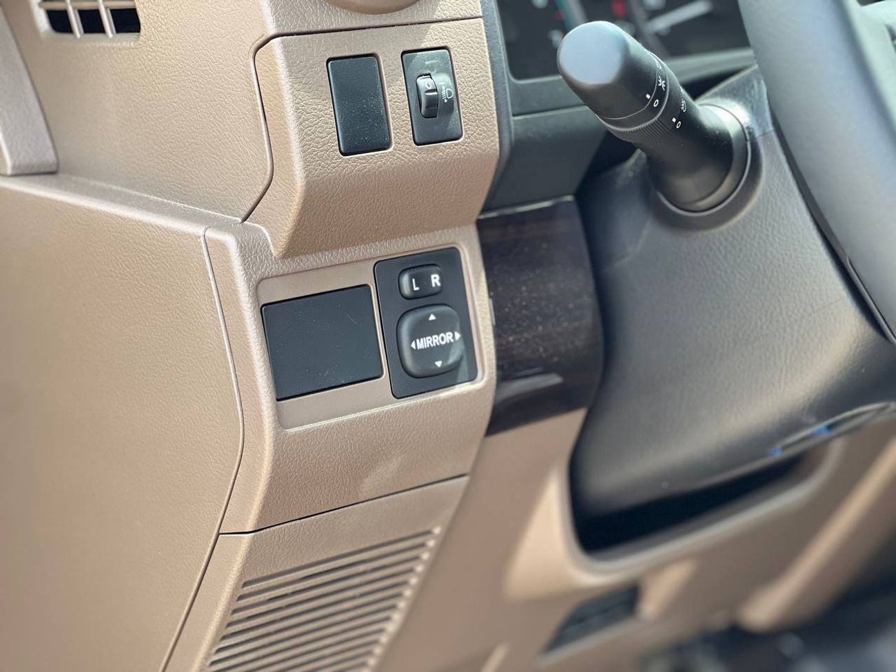 Toyota Land Cruiser Pick Up LC79 S/C 4.0L PTR A/T //2025// MID OPTION WITH WINCH , DIFF LOCK , DVD&BACK CAMERA , CRUISE CONTROL