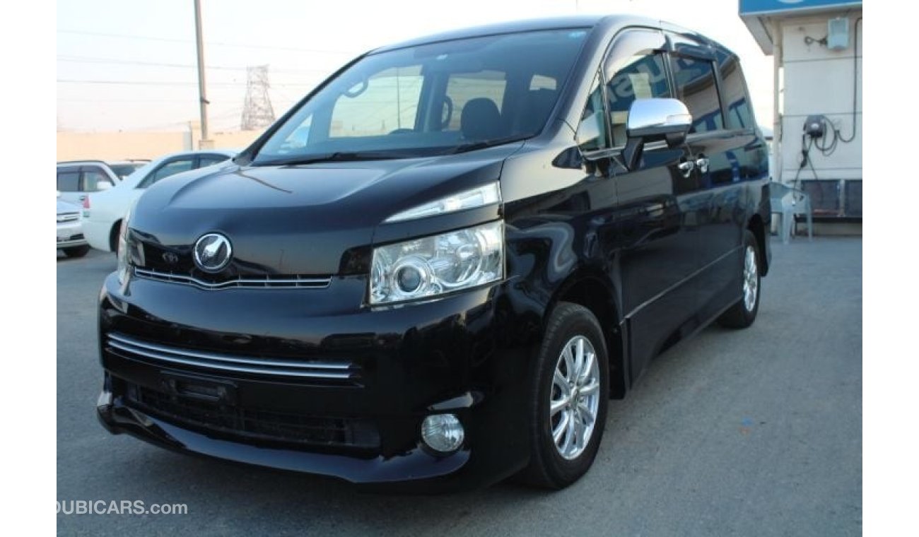 تويوتا فوكسي TOYOTA VOXY RIGHT HAND DRIVE 2010 MODEL