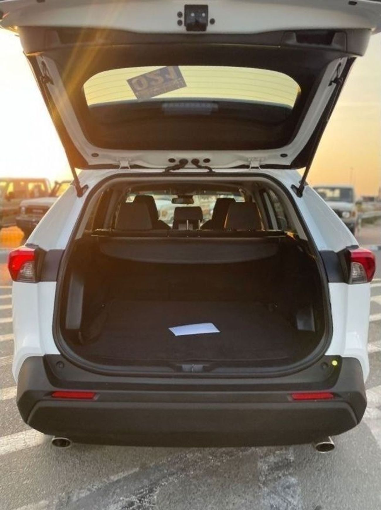 تويوتا راف ٤ 2021 Toyota Rav4 XLE 4x4 AWD MidOption+ 2.5L V4 - Low  8,400 Mileage ---UAE PASS