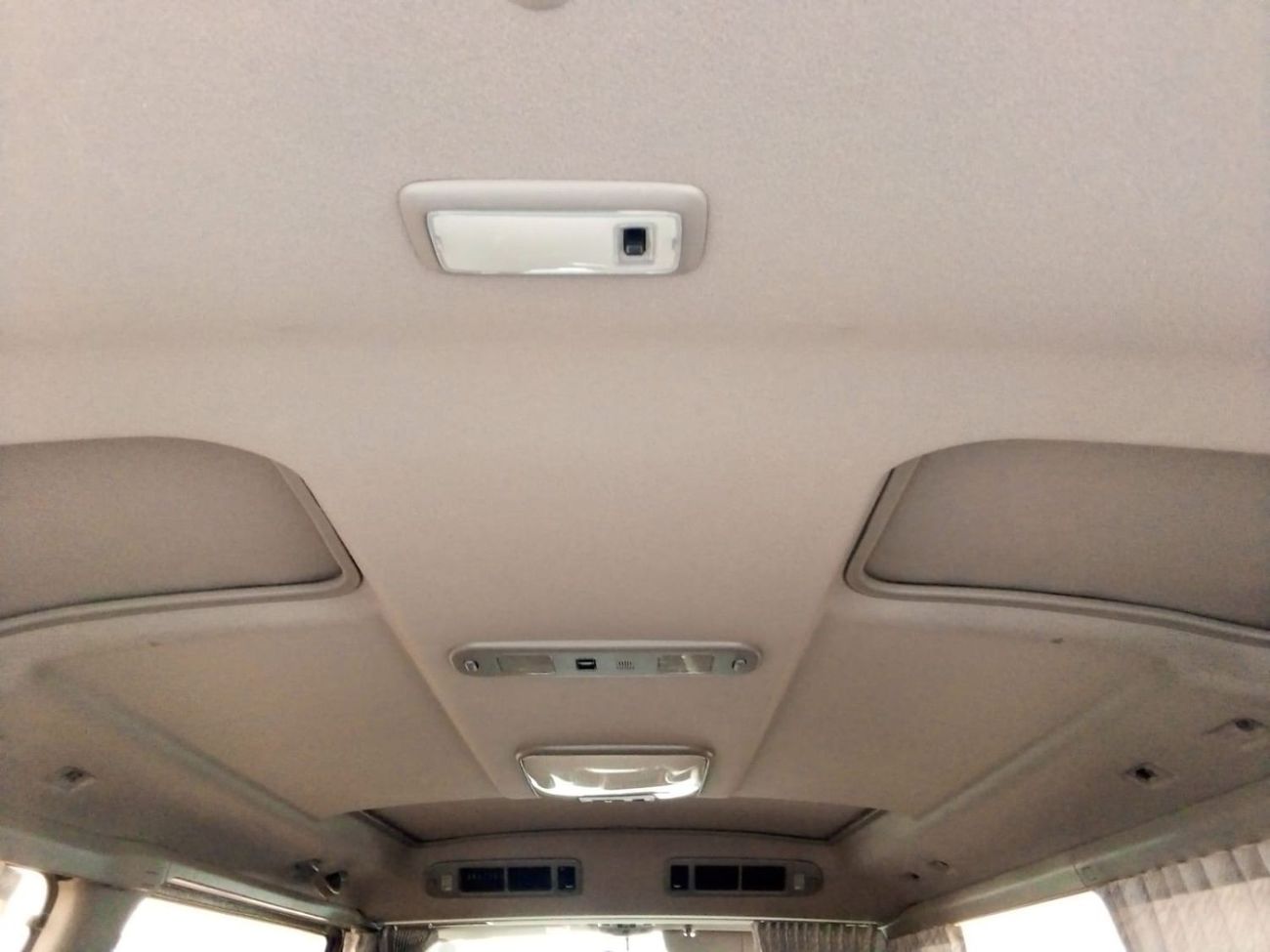 Toyota Hiace TOYOTA HIACE VAN RIGHT HAND DRIVE(PM31184)