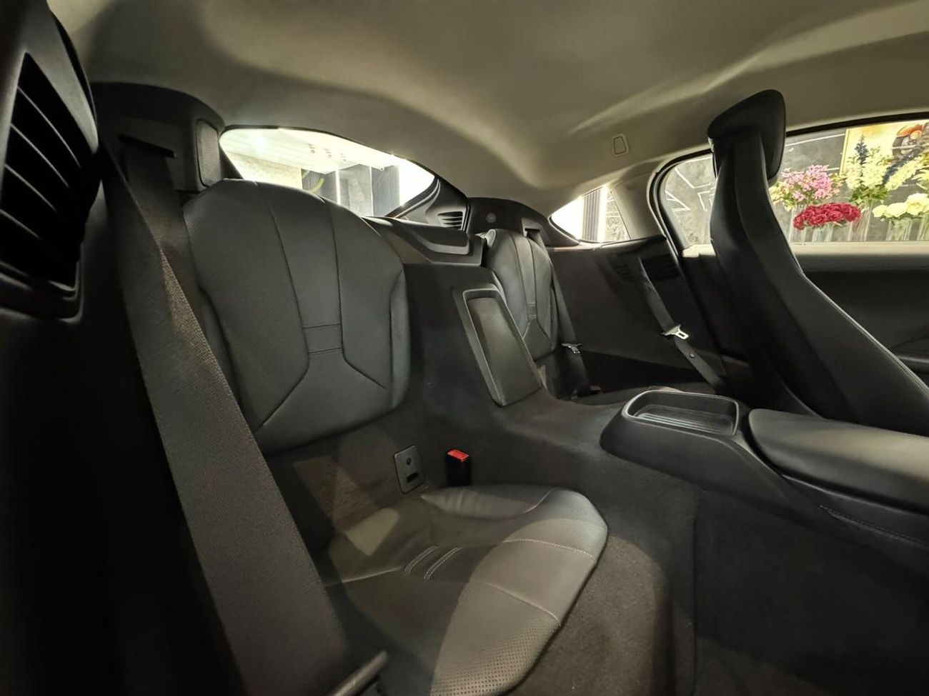 BMW i8 ELITE BMW I8 || GCC II FULLY LOADED || ACCIDENT FREE || VERY LOW MILEAGE || F.S.H BMW