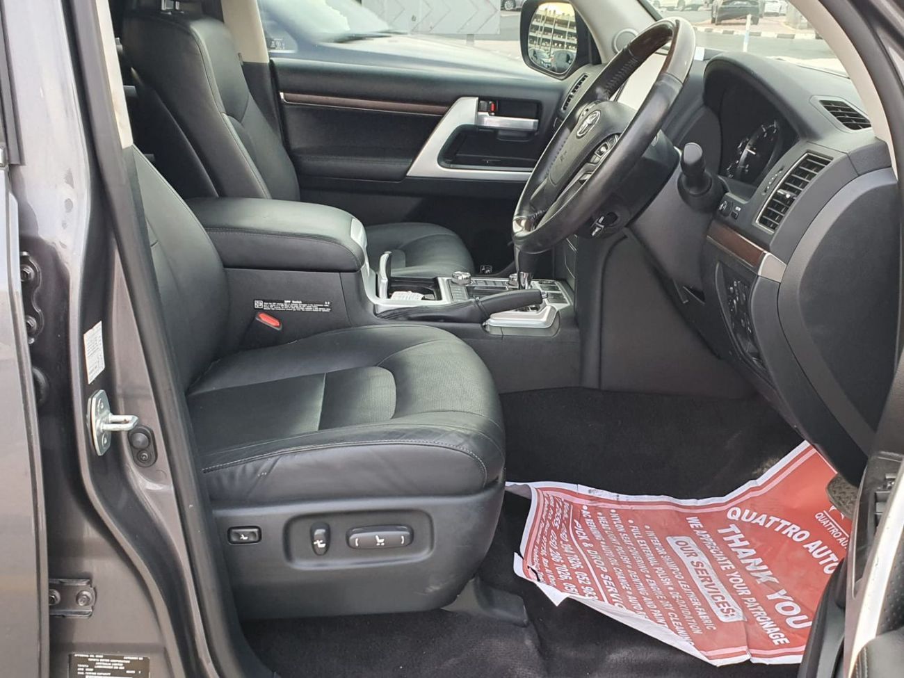 تويوتا لاند كروزر DIESEL SAHARA 4.5 LITER ,2019 MODEL ,GREY COLOR ,RIGHT HAND DRIVE