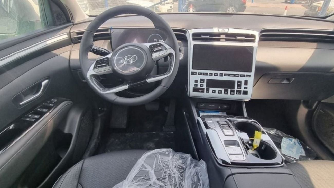 Hyundai Tucson 2022 Hyundai Tucson 1.6L Full Option Leather seat , Big screen , 4 cameras Auto Trunk 4cyl Petrol, A