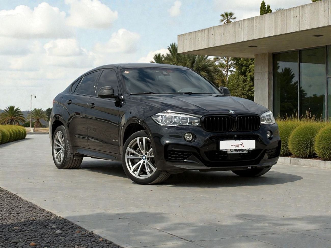 BMW X6 50i M Sport 4.4L xDRIVE50i M KIT TWIN TURBO | 4.4L V8 – 450 BHP | 2019 | JAPANESE SPECS | AED 2,780 