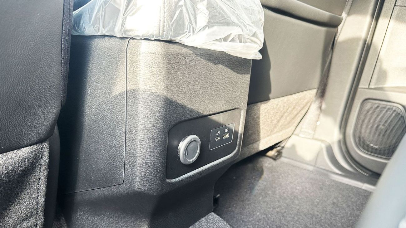 Mitsubishi L200 Mitsubishi L200 2.4L Sportero New Face D DC 4WD 6AT