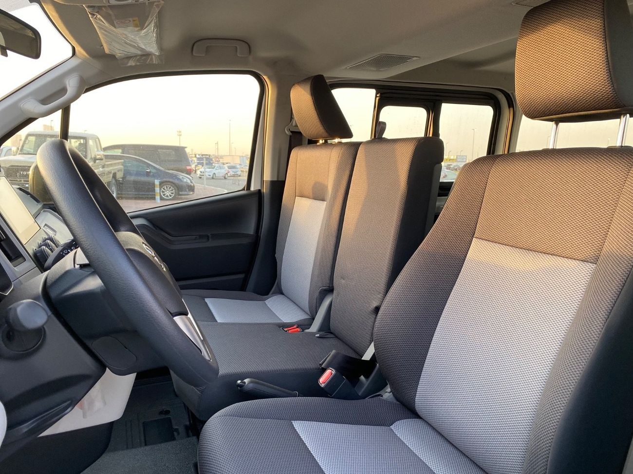 تويوتا هاياس Commuter Standard 2.8L