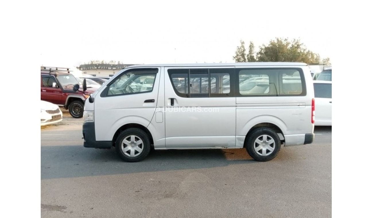 تويوتا هاياس TOYOTA HIACE VAN RIGHT HAND DRIVE (PM 891)