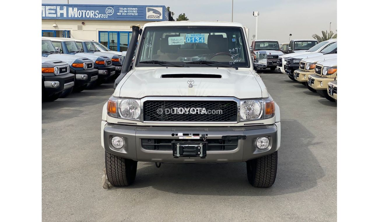 تويوتا لاند كروزر بيك آب دبل كابين ديزل 2022 - ونش - دفلوك - رفارف - رنجات - شاشه - كاميرا - كمبروسر هواء