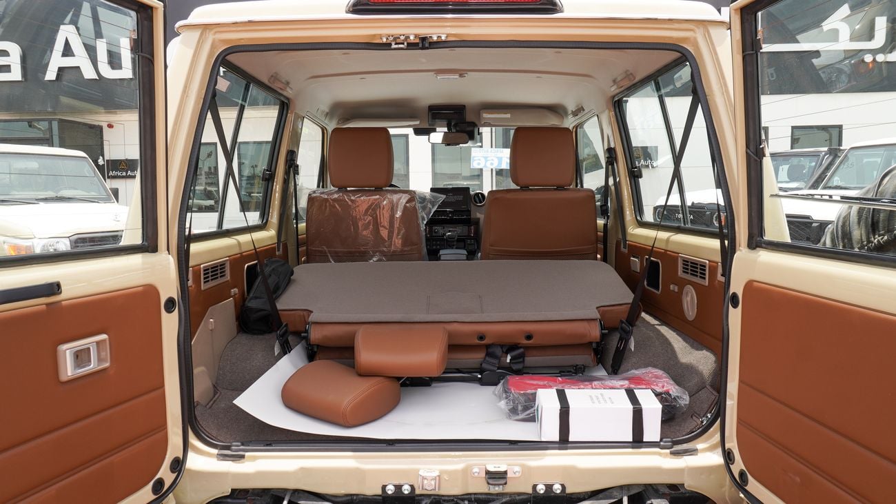 Toyota Land Cruiser 70 LX 2.8L DIESEL A/T