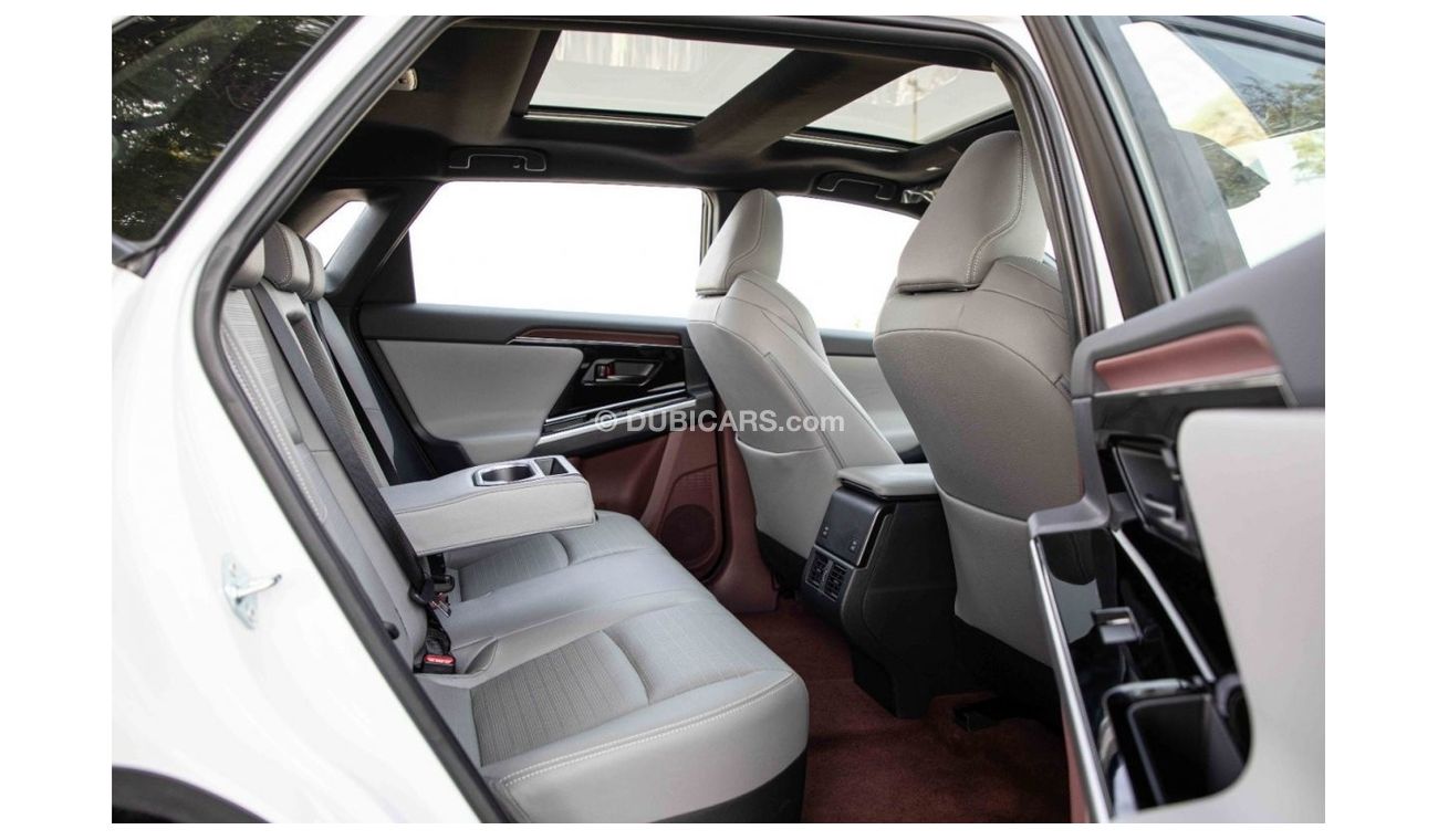 Toyota bZ4X 2022 Toyota bZ4X Long Range Pro FWD - White Black Dual Ton inside Red