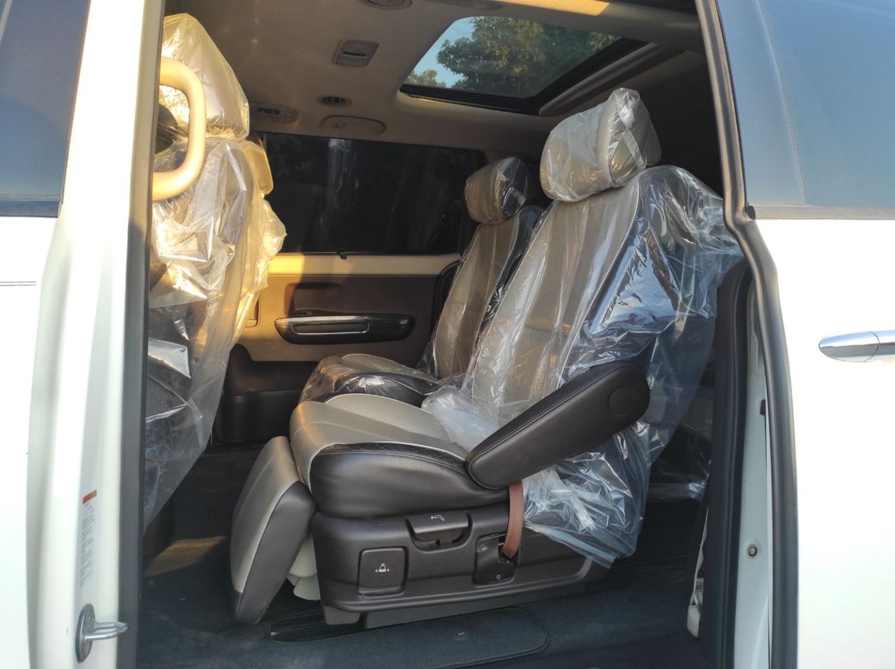 Kia Sedona Kia Sedona 2015 7 seater full options no1