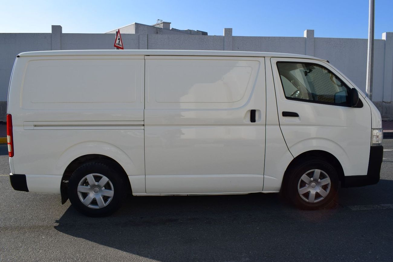 تويوتا هاياس GL - Std سقف