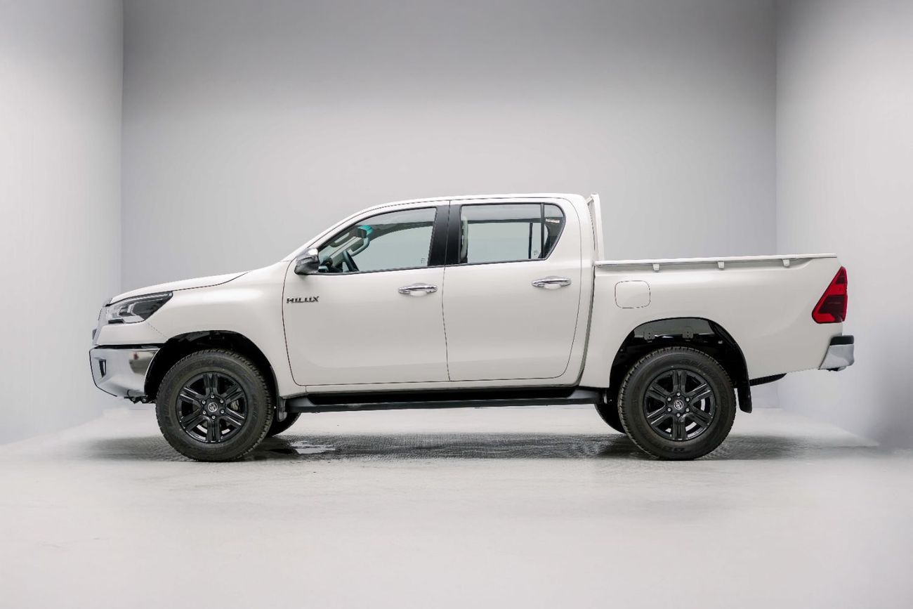 تويوتا هيلوكس Double Cab 2.7L - Manual - Super White Inside Maroon | Export Only