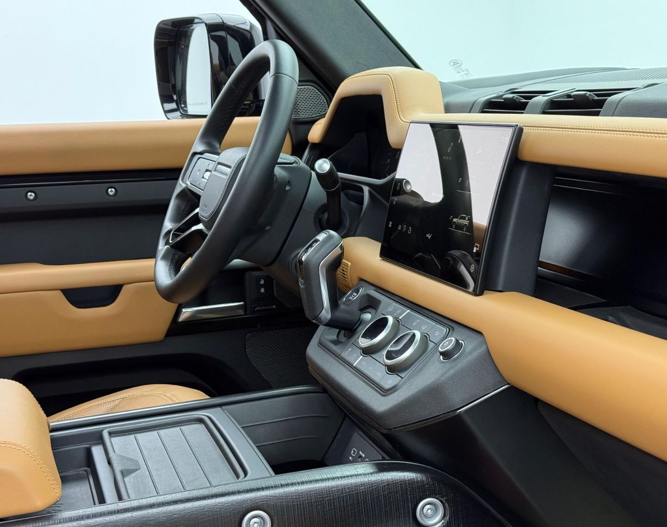 لاند روفر ديفندر P400 110 HSE 3.0L (5 Seater) 2024 Land Rover Defender 110 P400 Urban Kit, 2029 LR Warranty + Service