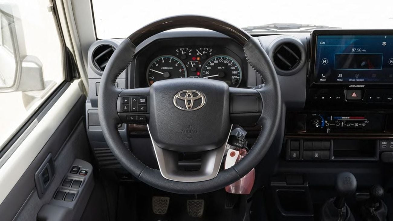 Toyota Land Cruiser 70 LC76 4.0 MT mid option 2025