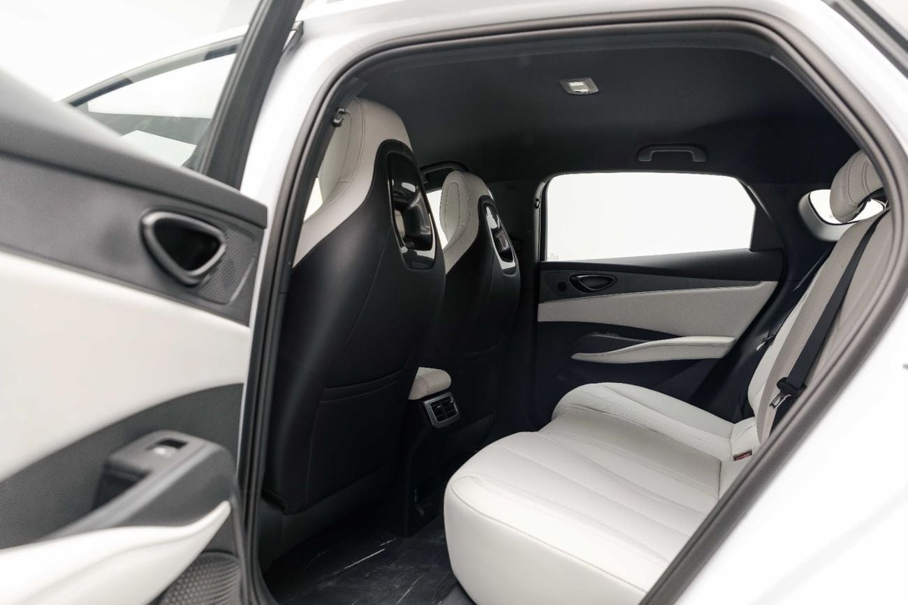 بي واي دي سيل 06 دي إم-آي ID Luxury 1.5L - White Inside Grey | Export Only