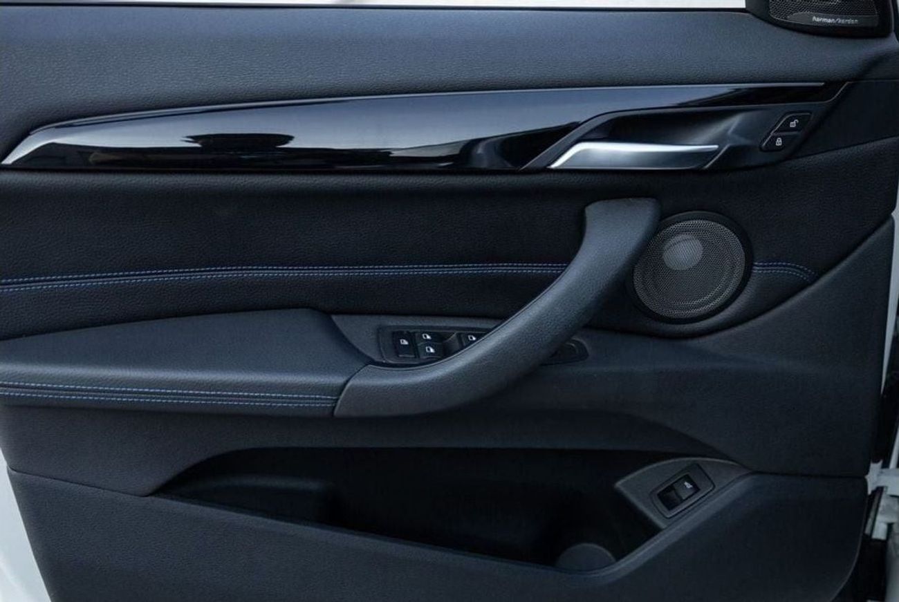 بي أم دبليو X1 xDrive 25i M Sport 2.0L BMW X1 xDrive25i M-Sport 2018 GCC under Agency Warranty with Flexible Down-P