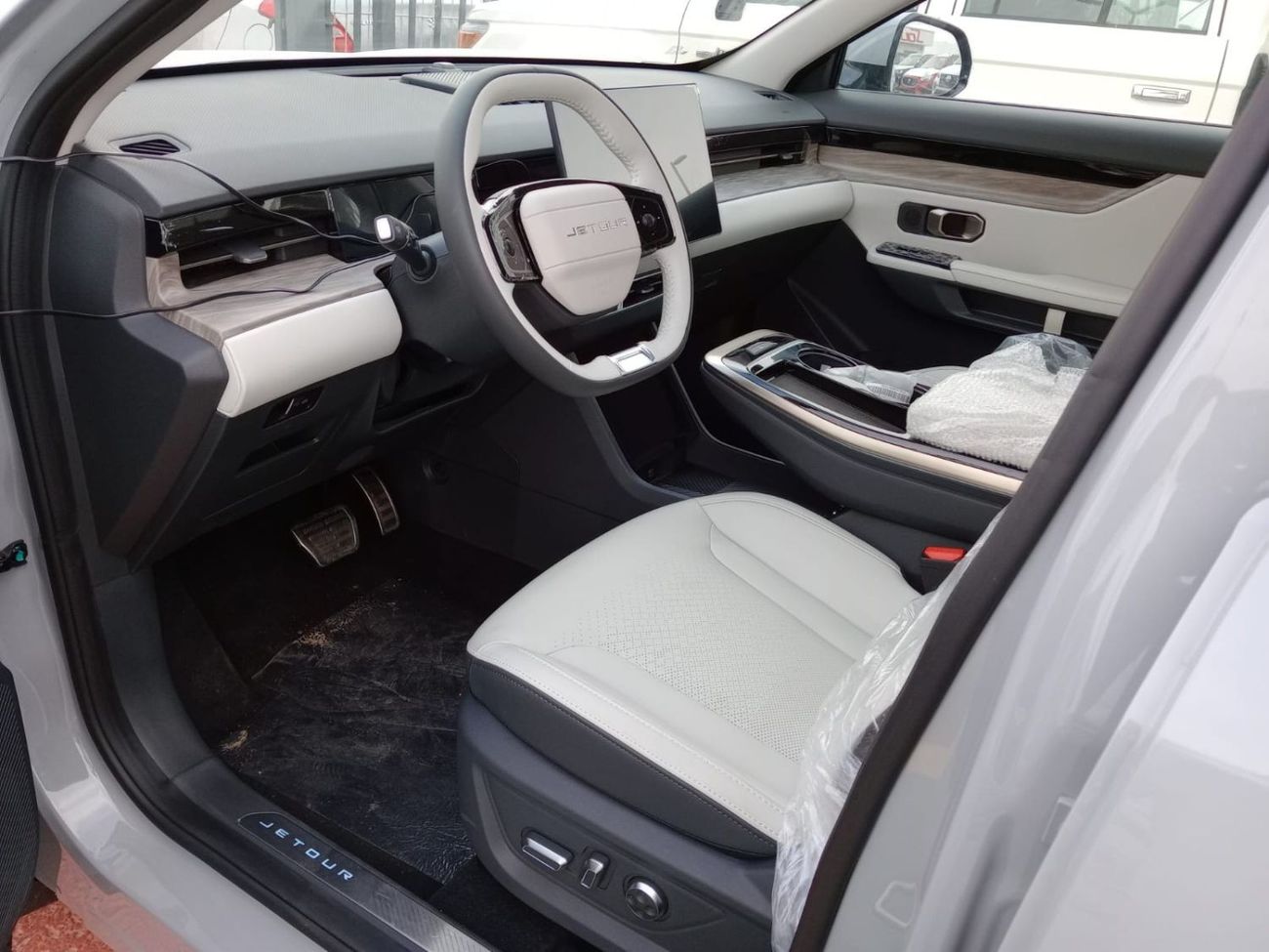 Jetour Dashing only for Export 1.6L Turbo FWD..SUV . cement grey color