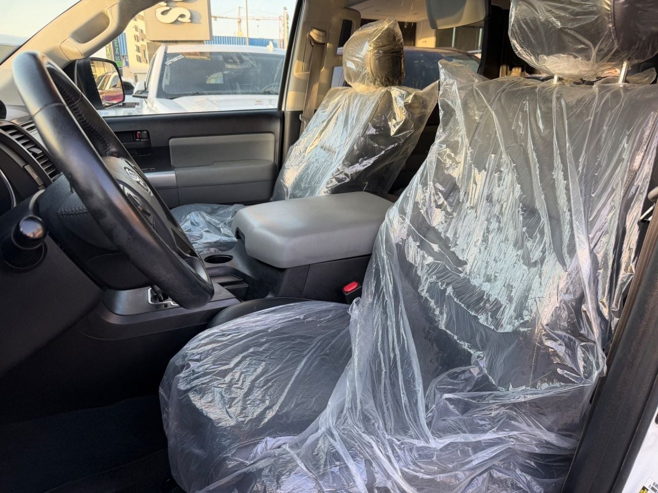 Toyota Sequoia SR5 (NON GCC)