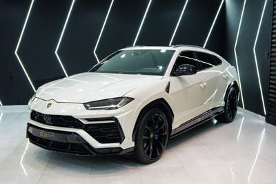 لامبورغيني اوروس Carbon Interior, Panoramic Roof, Two-Tone Interior, Lamborghini Warranty!!