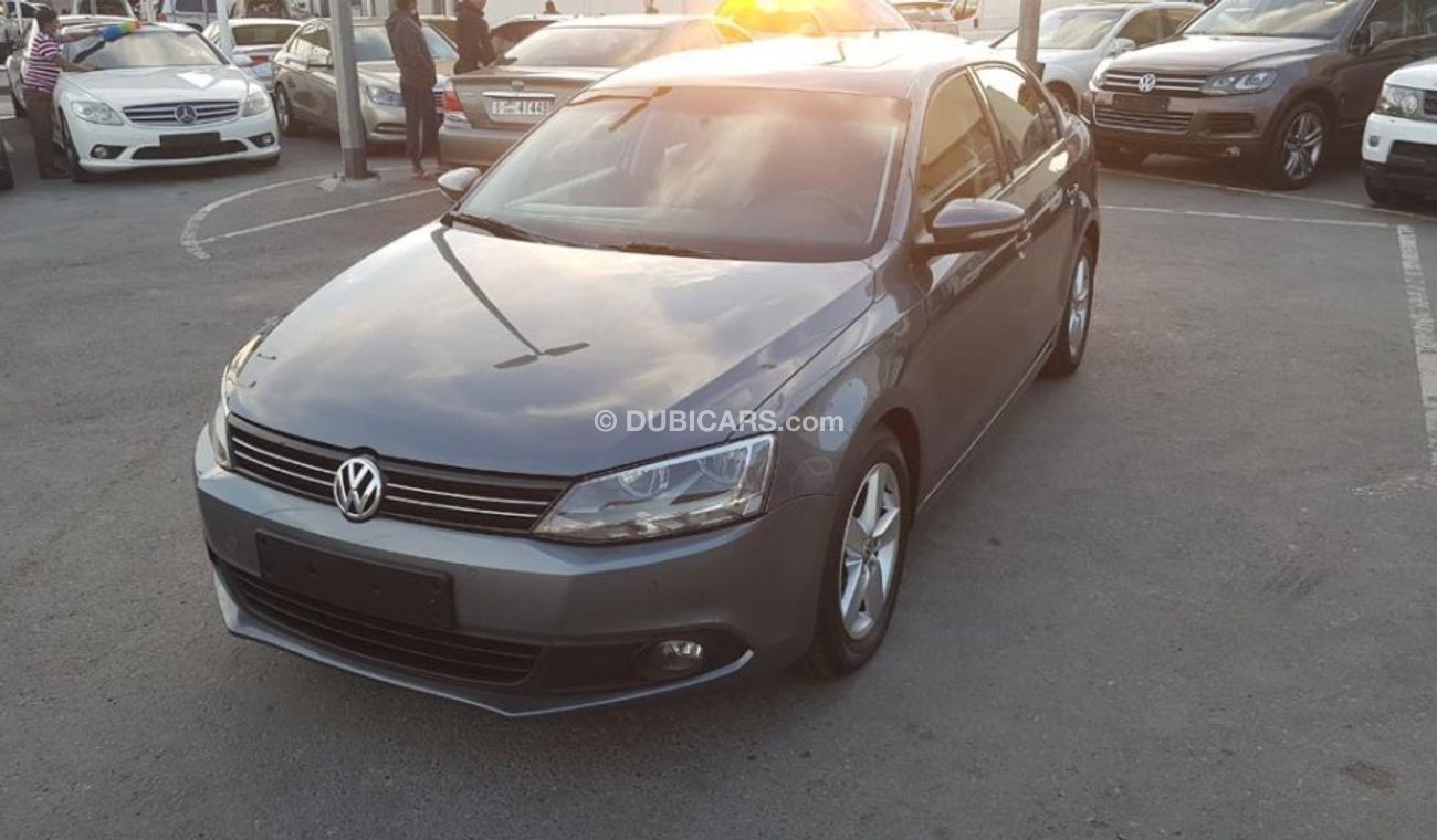 Volkswagen Jetta Volex wagan Getta model 2015 GCC car prefect condition full option low mileage