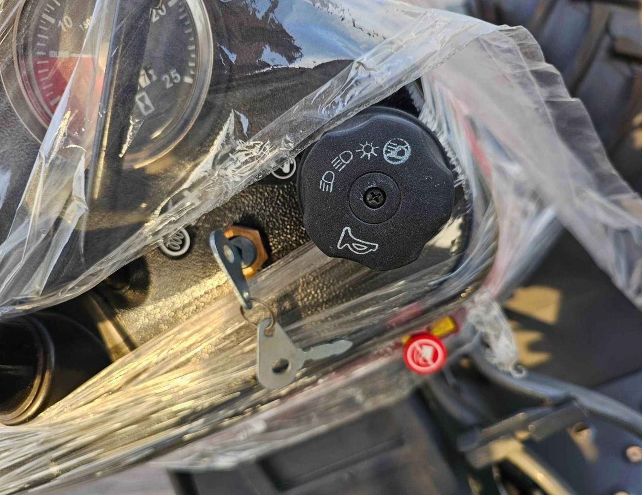 Massey Ferguson 385 TRACTOR / DIESEL / M/T / 4WD / DISC PLOUGH & WITH HARROW (CODE # 69072)